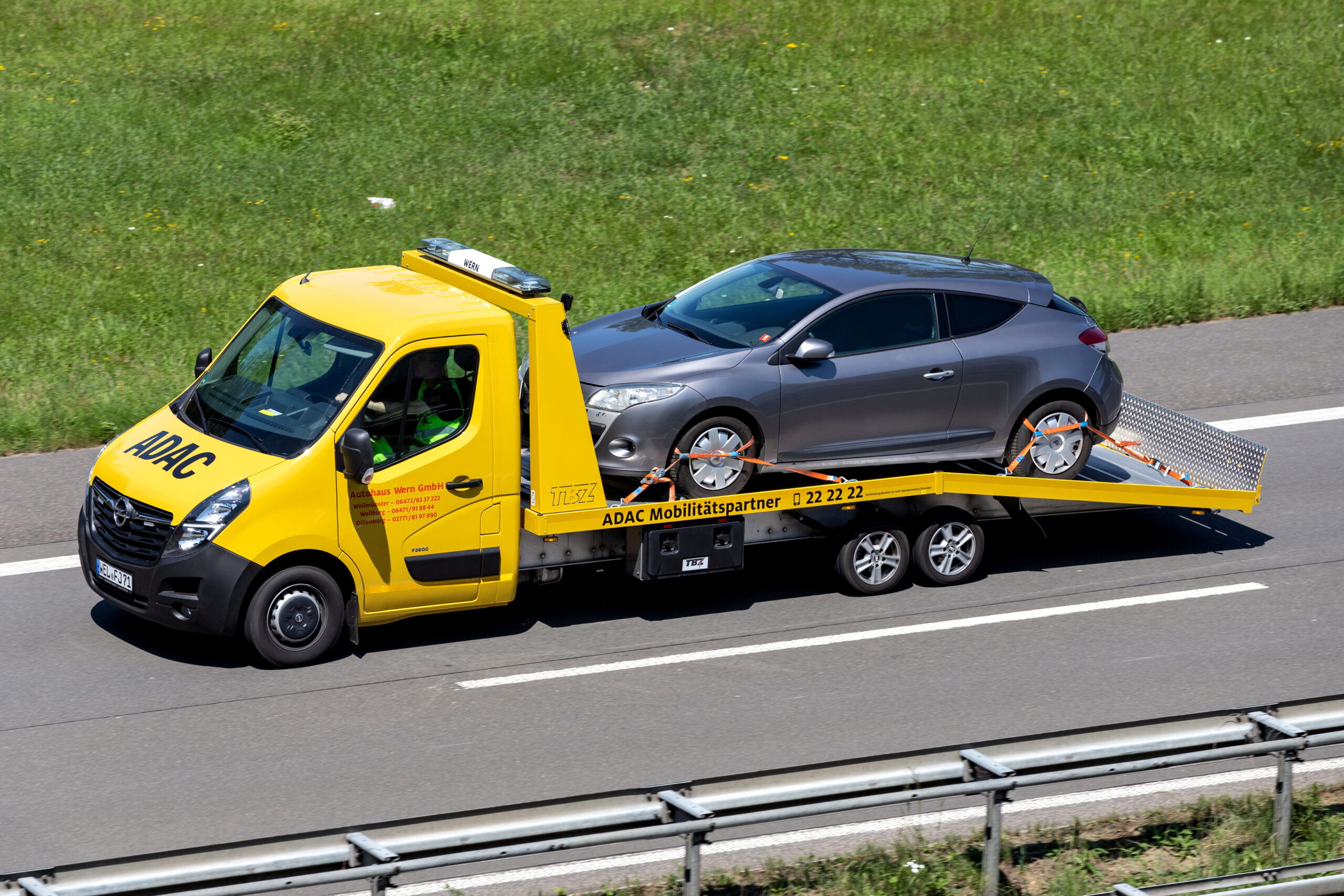 tow car carrier with winch>
    </div>
    <div class=